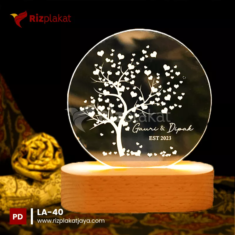 Lampu Akrilik Bulat dengan Pohon Cinta dan Ukiran Nama