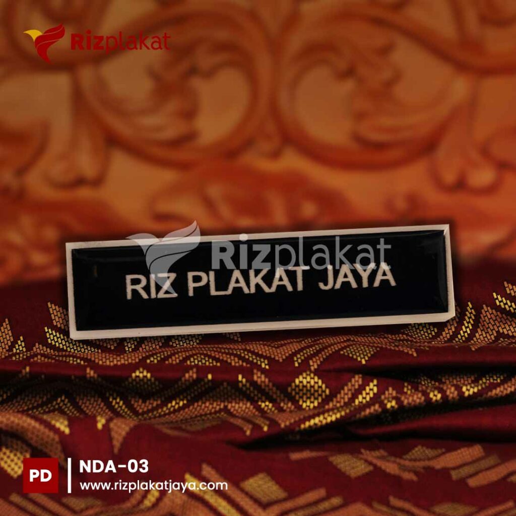 Nama Dada Akrilik Perusahaan