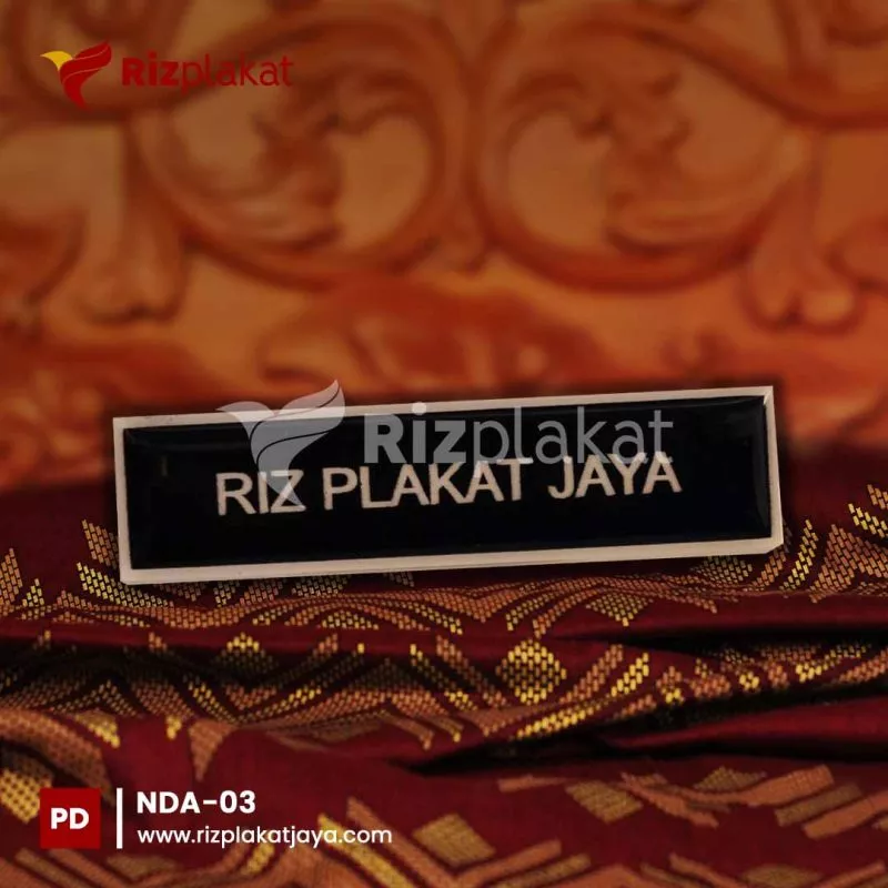 Nama Dada Akrilik Perusahaan