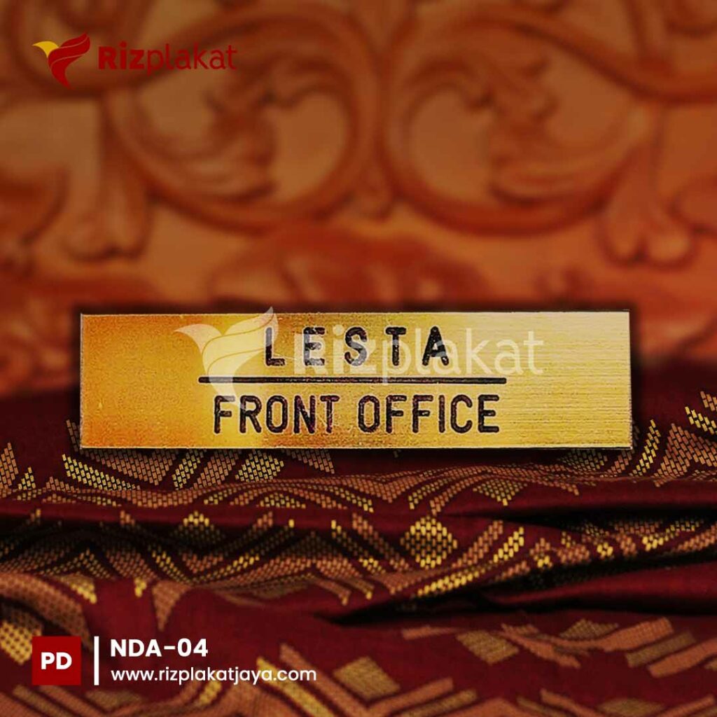 Nama Dada Akrilik Front Office Staff