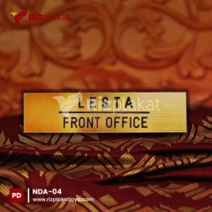Nama Dada Akrilik Front Office Staff