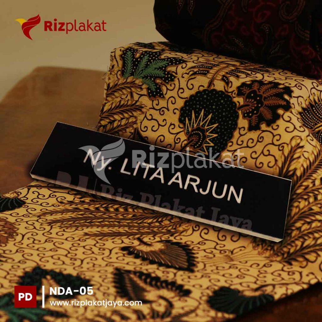 Nama Dada Akrilik Eksekutif