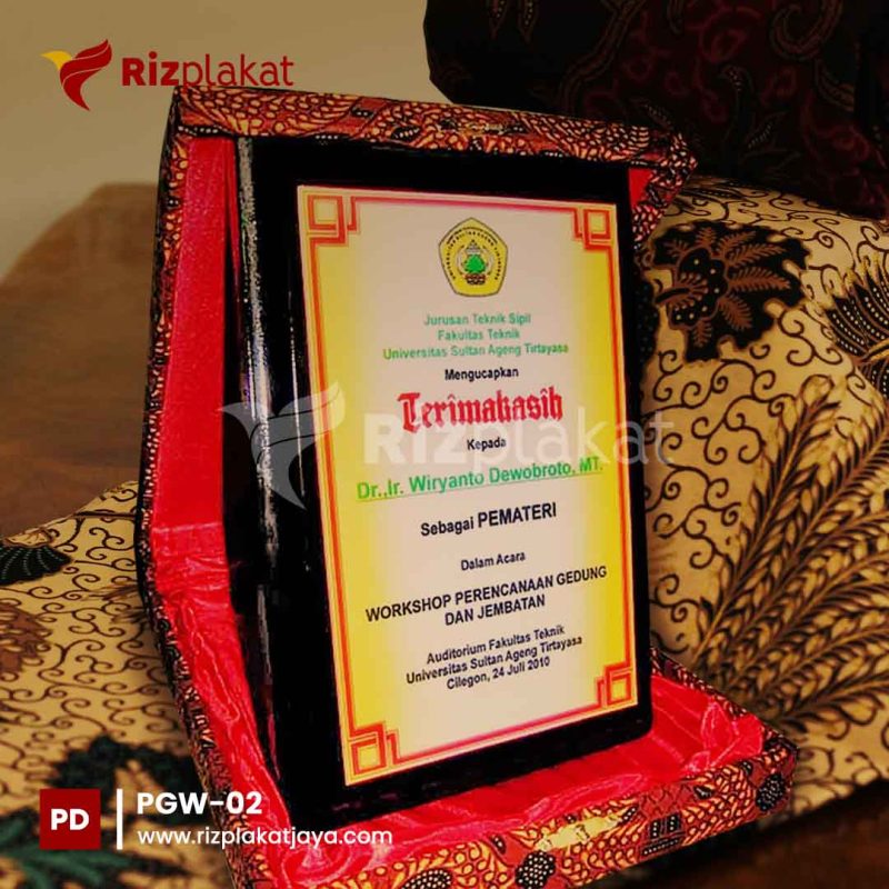 PG-02 Pigura Glasswood Universitas Sultan Ageng Tirtayasa