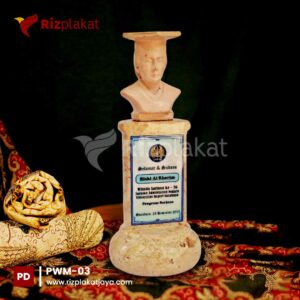 patung wisuda marmer Surabaya