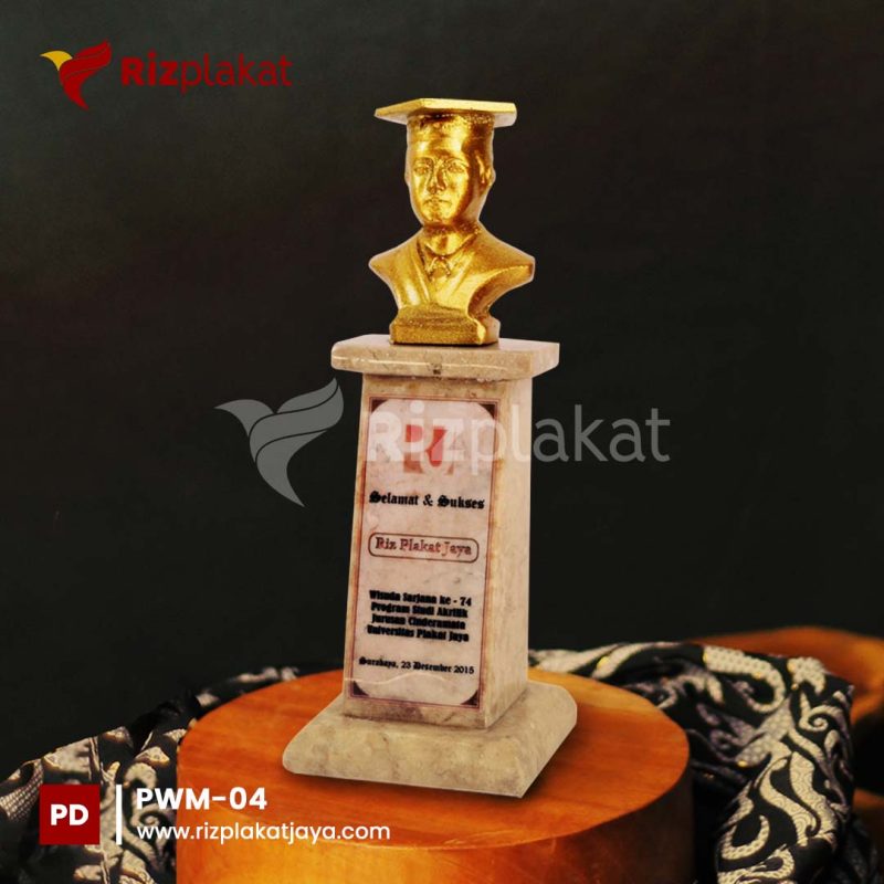 PWM-04 jual patung wisuda marmer