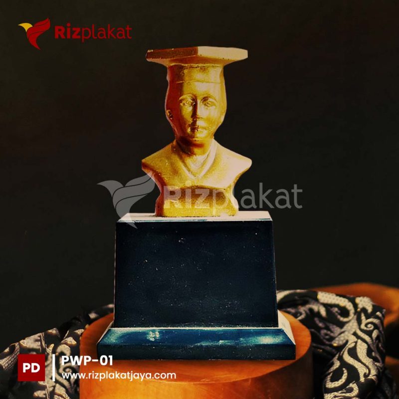PWP-01 patung wisuda plastik
