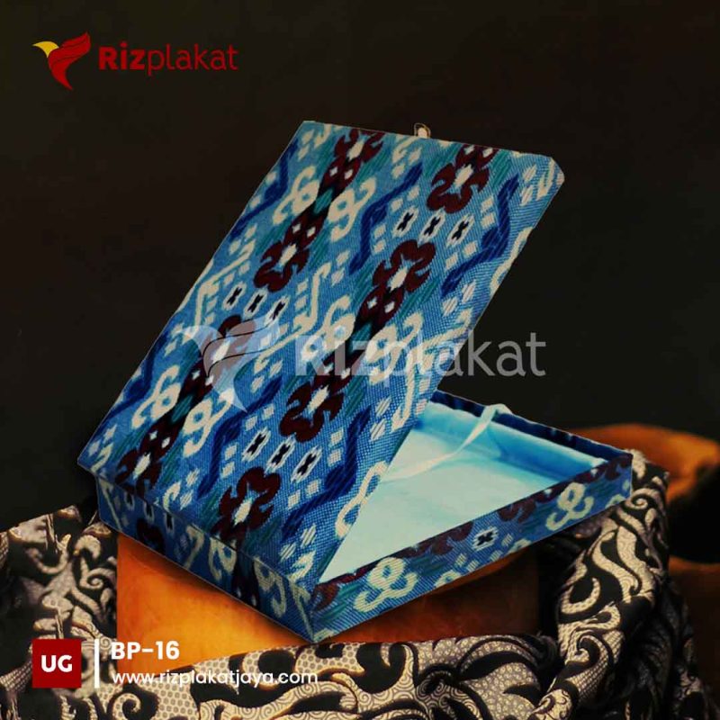 BP-16 Box Plakat Akrilik