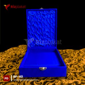 Box Plakat Akrilik Wisuda Sekolah