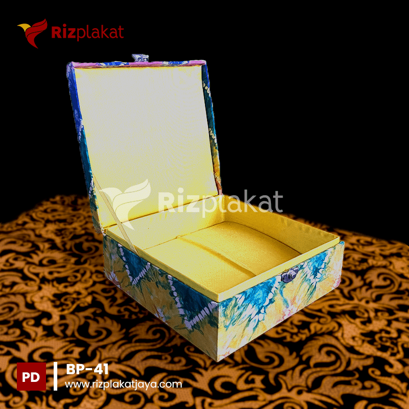 BP-41 Box Plakat Cenderamata Direktur
