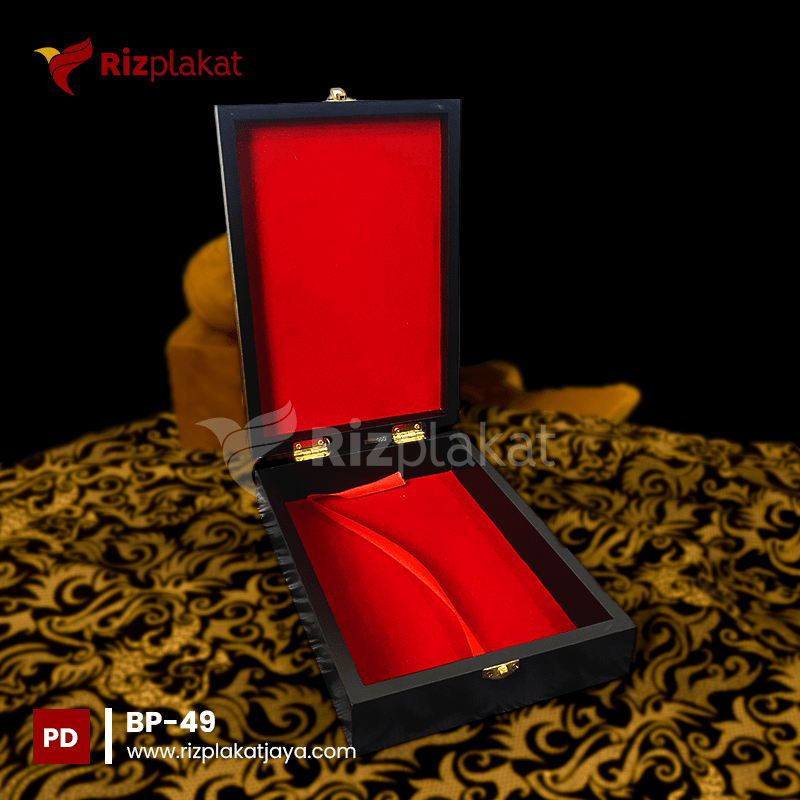 BP-49 Box Plakat Hitam Interior Merah