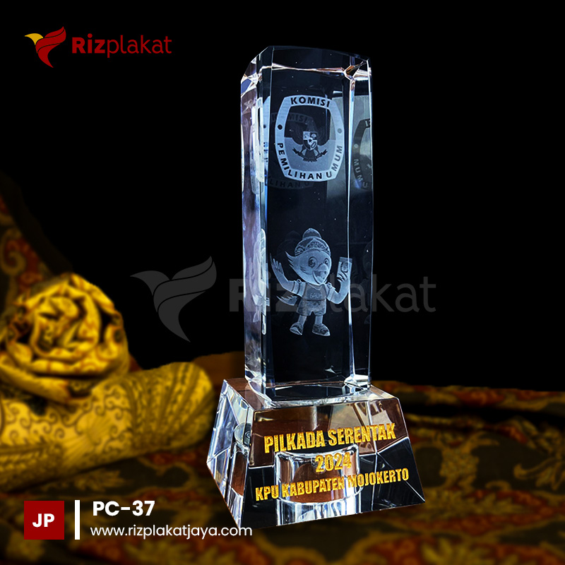 PC-37 Plakat Kristal Komisi Pemilihan Umum Kabupaten Mojokerto