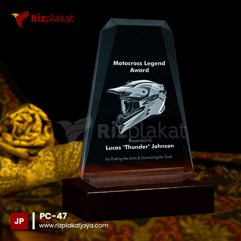 PC-47 Plakat Kristal Juara Lomba Motorcross
