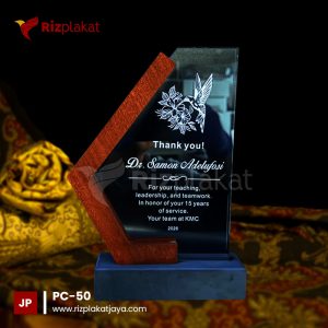 Plakat Kristal Penghargaan Ketua Tim