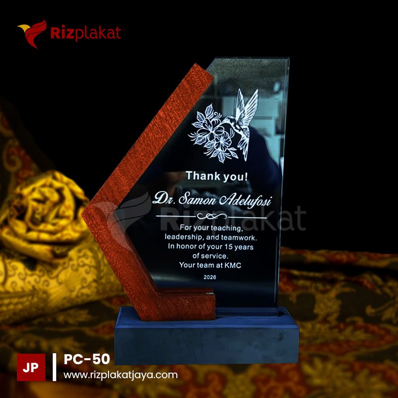 Plakat Kristal Penghargaan Ketua Tim