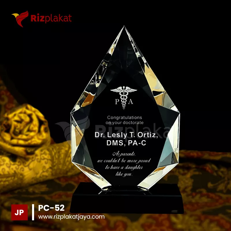 Model Plakat Kristal Mewah dan Elegan