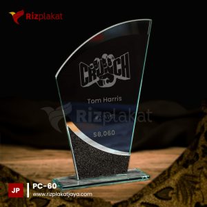 Plakat Kristal untuk Juara Lomba
