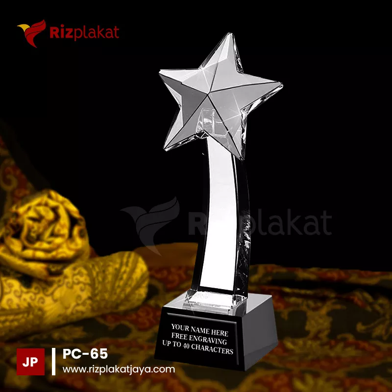 Plakat Kristal Eksklusif dengan Struktur Menjulang