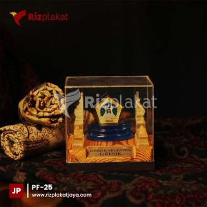 Miniatur Tugu dan Logo