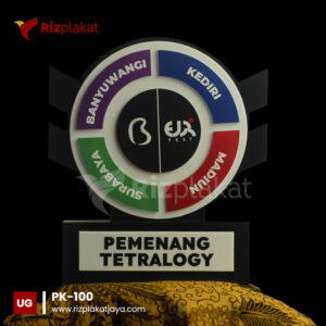 Plakat kayu pemenang tetralogy