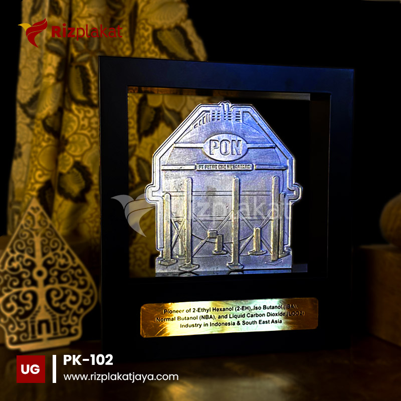 PK-102 Plakat Kayu Kombinasi Logam