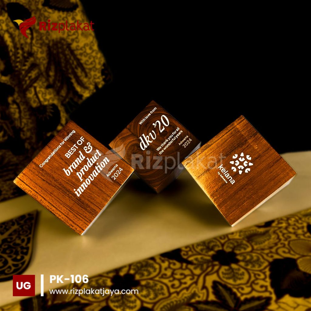 Plakat Kayu DKV Bentuk Kotak