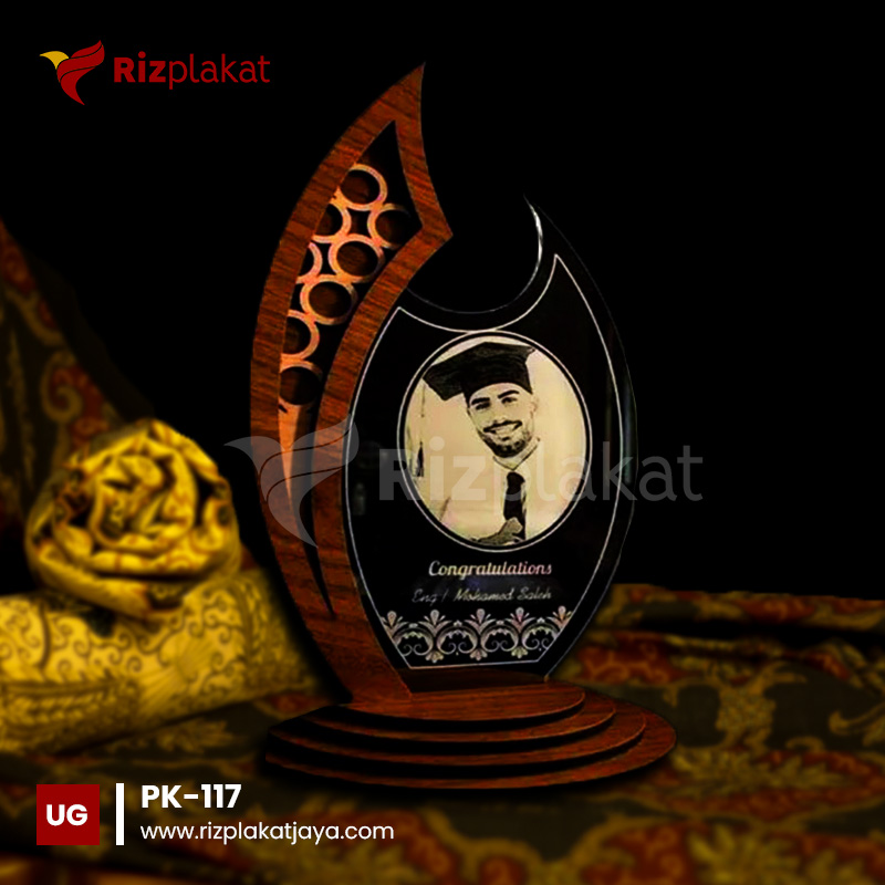 PK-117 Plakat Kayu Wisuda Elegan dengan Kombinasi Akrilik Bening