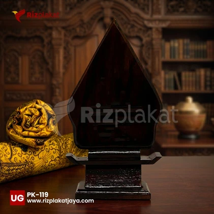 PK-119 Plakat Kayu Bentuk Tema Wayang – Karya Apresiasi Bernilai Budaya Tinggi