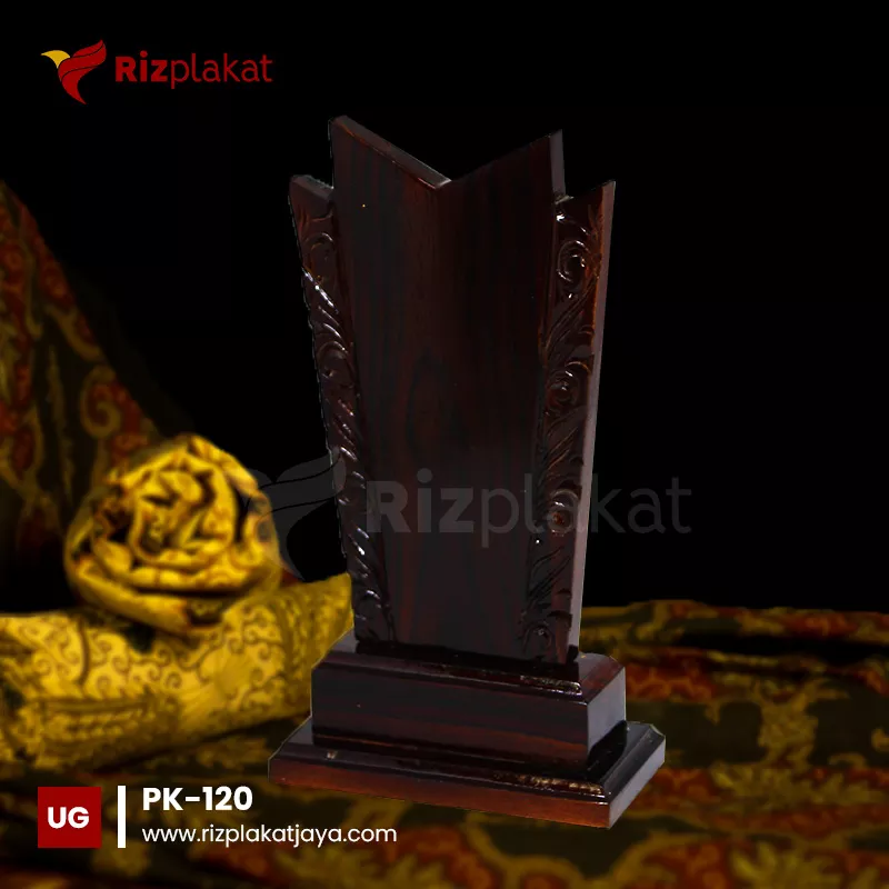 Model Plakat Kayu Ukiran Batik