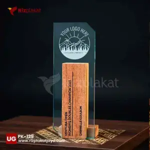 Kombinasi Plakat Kayu dan Akrilik Modern – Perpaduan Elegan untuk Penghargaan Kontemporer