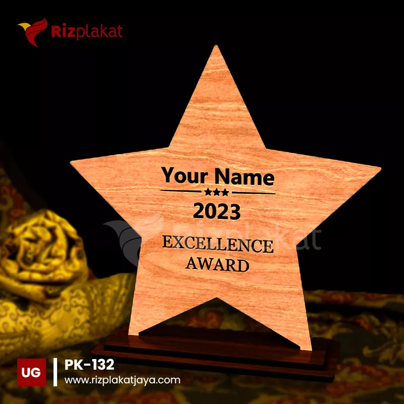 Plakat Kayu Elegan Bentuk Bintang