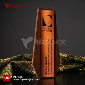 Desain Plakat Kayu Unik dan Eksklusif – Representasi Apresiasi yang Berkelas