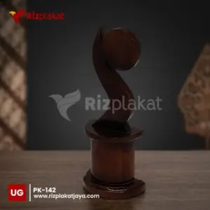 Model Plakat Kayu Desain Simple