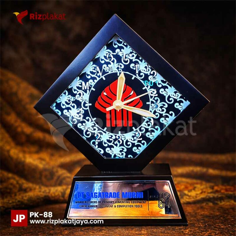 Model Plakat Kayu Premium