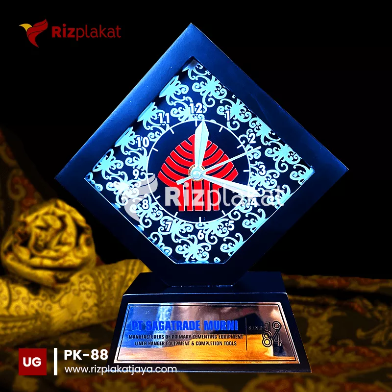 Model Plakat Kayu Premium