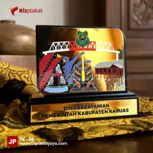 Plakat Kayu Dinas Pertanian Kapuas – Simbol Apresiasi untuk Dedikasi di Bidang Pertanian