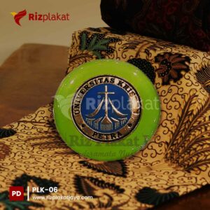 Pin Lencana Universitas Kristen Petra