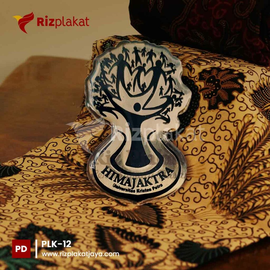 pin lencana kuningan gresik