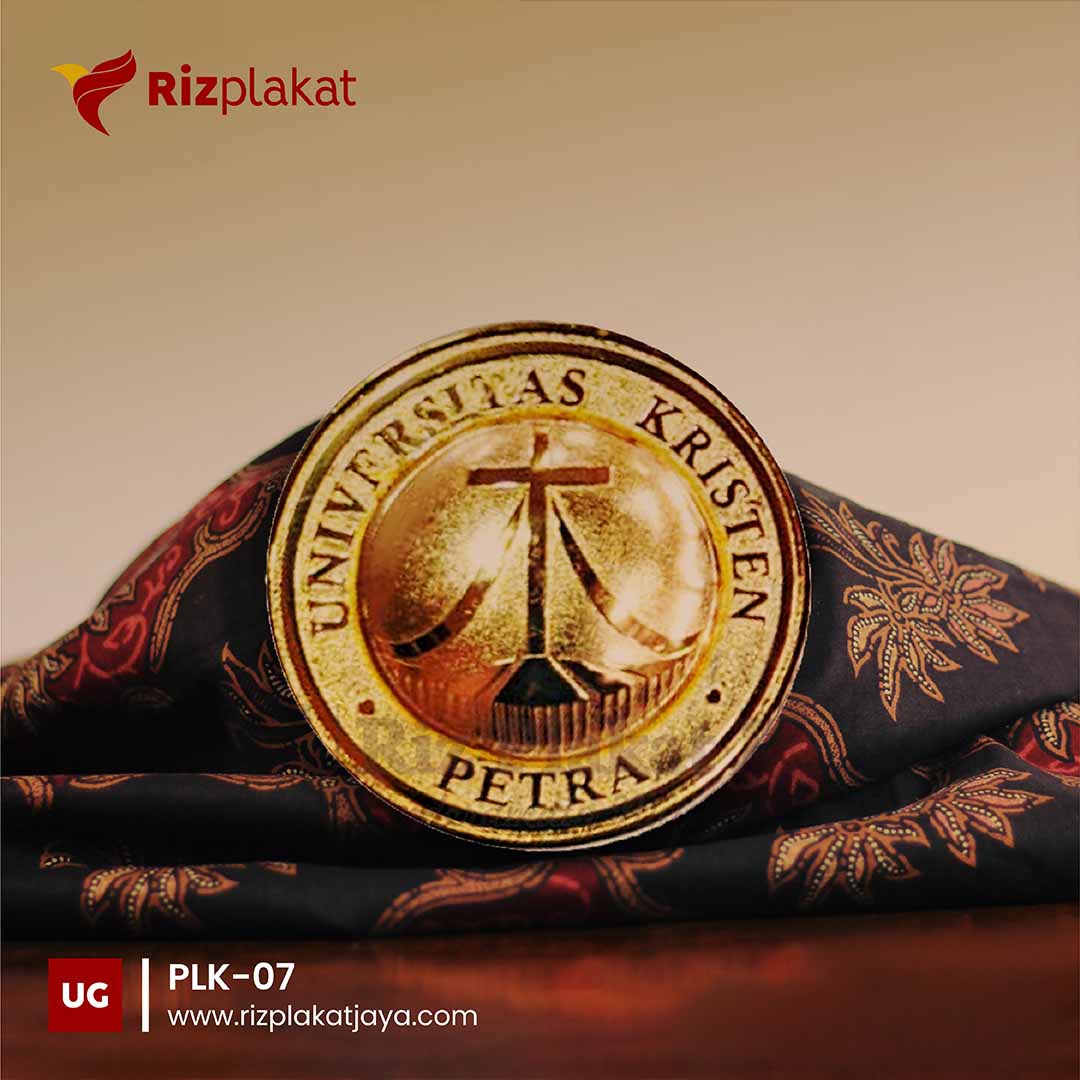 Pin Lencana kuningan mewah