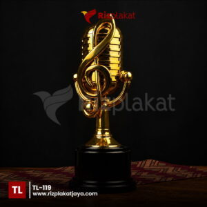 Piala Logam Bentuk Mikrofon