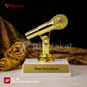 Piala Logam Bentuk Mikrofon