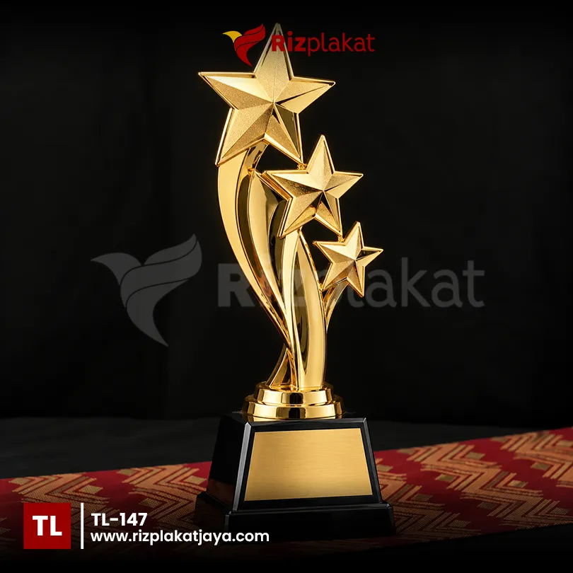 Piala Logam Bentuk Tiga Bintang