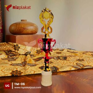 pembuatan trophy marmer