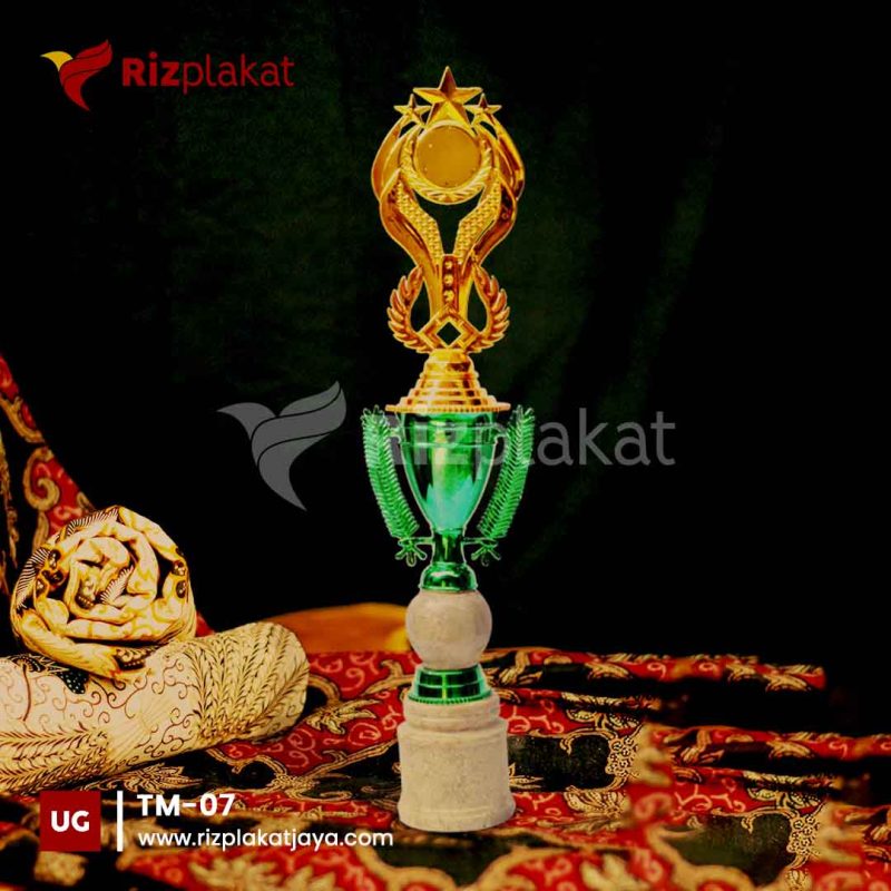 TM-07 desain trophy marmer