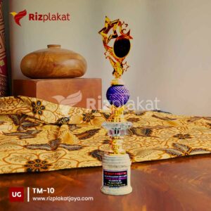 trophy marmer hitam