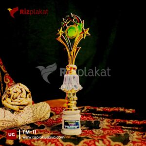 trophy marmer putih