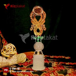 trophy marmer wisuda