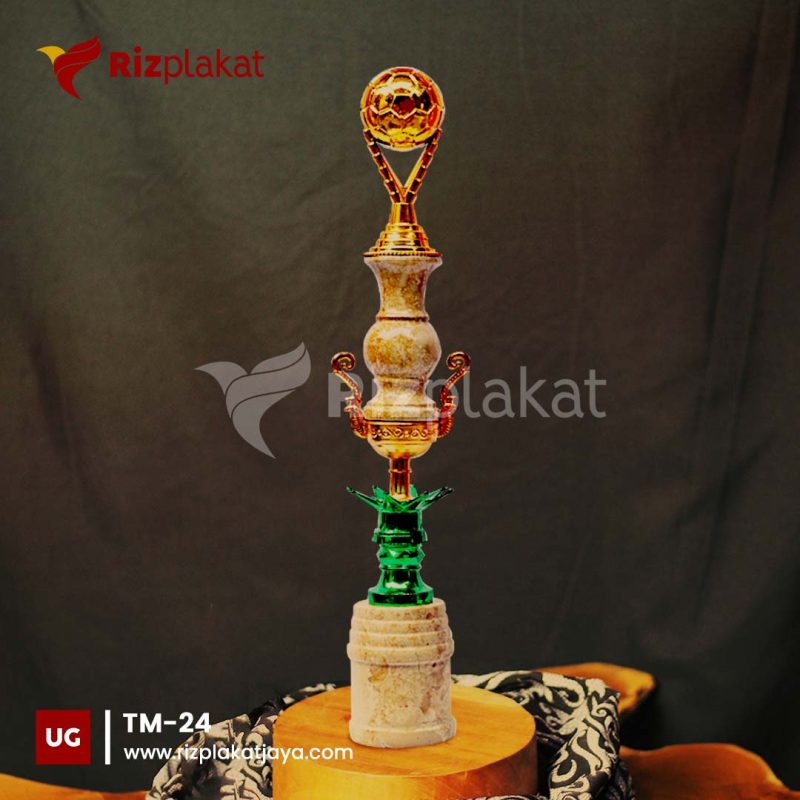 TM-24 trophy marmer sepak bola