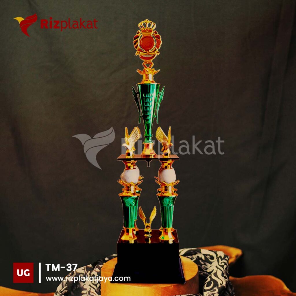pengrajin trophy marmer