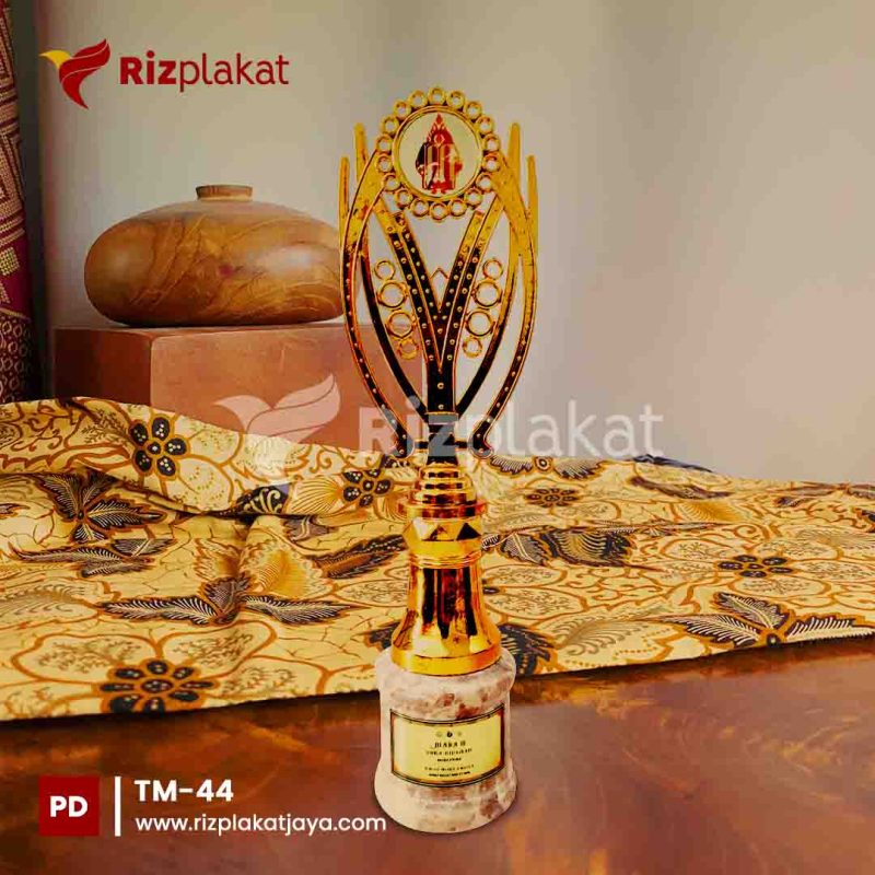 TM-44 jasa pembuatan trophy marmer