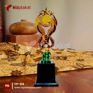 Piala plastik custom
